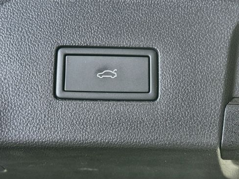 Used 2026 Volkswagen Atlas SE FWD image 30