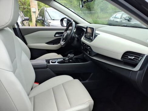 Used 2023 Nissan Rogue SV w/ SV Premium B Package image 21