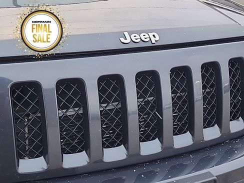 Used 2014 Jeep Patriot Latitude image 11