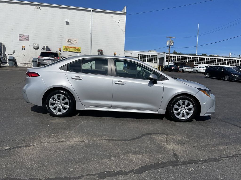 Used 2020 Toyota Corolla LE FWD image 6