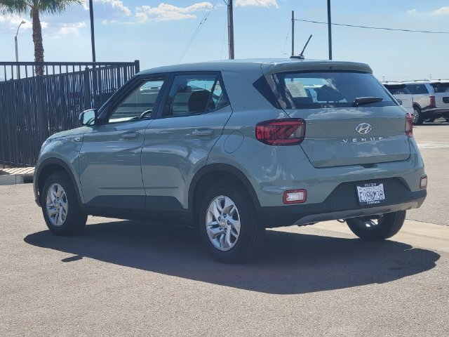 Used 2026 Hyundai Venue SE FWD image 3