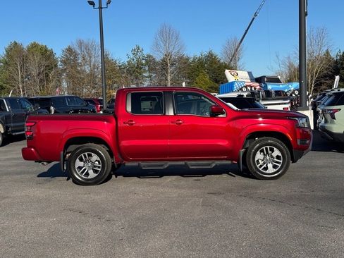 Used 2025 Nissan Frontier SV image 2