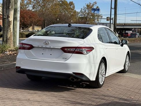 Used 2019 Toyota Camry XLE image 6