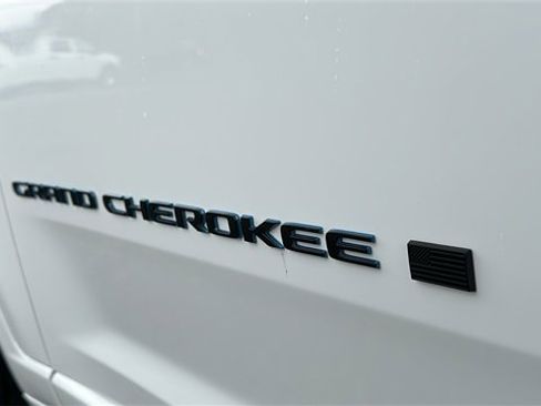 Used 2023 Jeep Grand Cherokee 30th Anniversary image 9