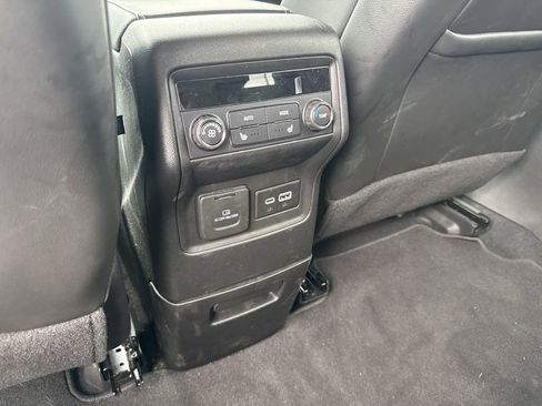 Used 2023 GMC Acadia SLT w/ Preferred Package FWD image 24