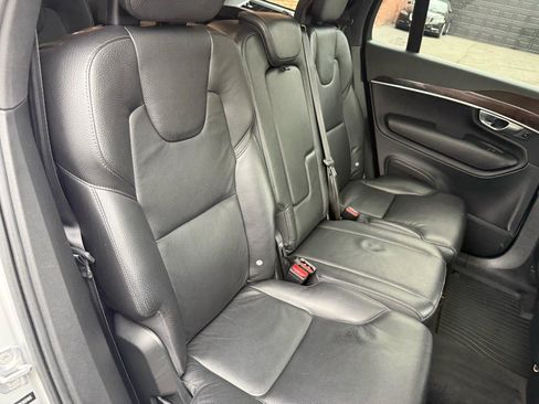 Used 2019 Volvo XC90 T5 Momentum FWD image 8