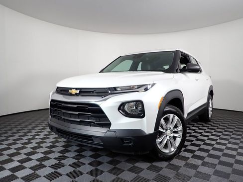 Used 2021 Chevrolet TrailBlazer LS AWD/4WD image 2