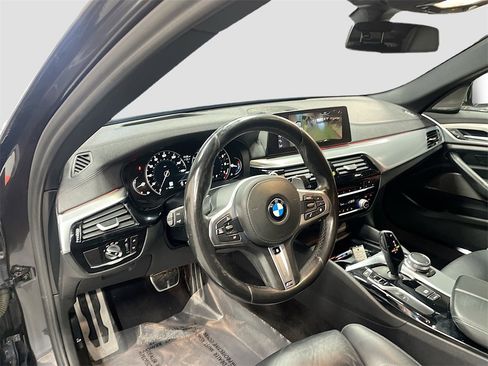 Used 2019 BMW M550i xDrive image 9