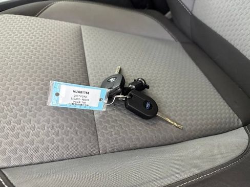 Used 2017 Ford Escape SE AWD/4WD image 32