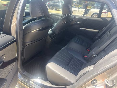 Used 2023 Lexus LS 500 w/ Interior Upgrade Package RWD image 10