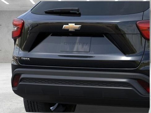 New 2026 Chevrolet Trax LS w/ LS Convenience Package FWD image 14