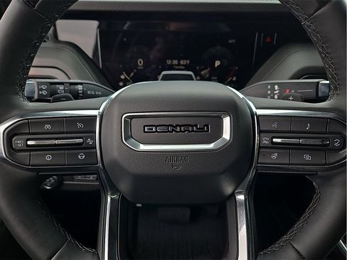 Used 2025 GMC Yukon XL Denali w/ Denali Reserve Package image 19