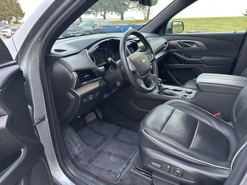 Used 2023 Chevrolet Traverse Premier image 33
