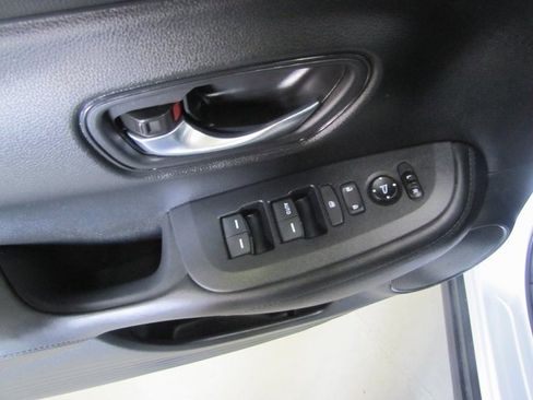 Certified 2025 Honda HR-V LX image 4