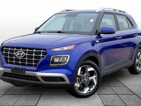 Used 2025 Hyundai Venue SEL FWD image 1