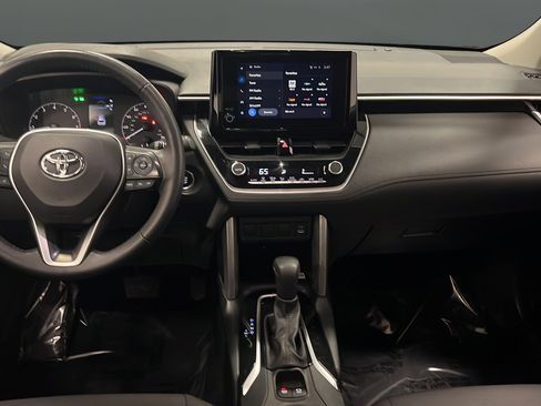 Used 2023 Toyota Corolla Cross LE FWD image 11