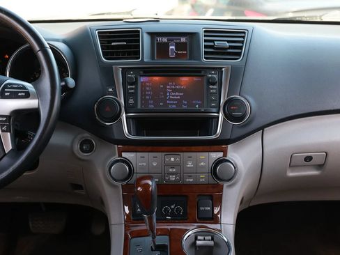 Used 2013 Toyota Highlander Limited AWD/4WD image 39