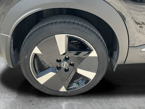 Certified 2025 Nissan Kicks SR FWD image 45