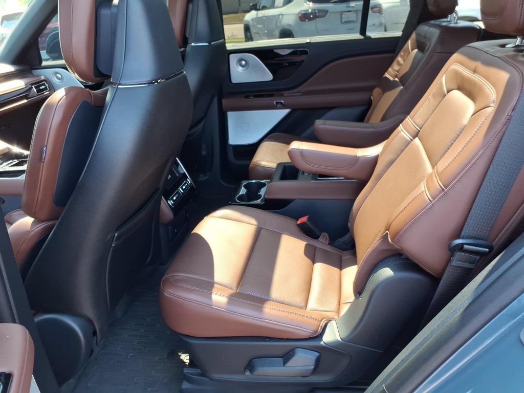 Certified 2025 Lincoln Aviator Reserve w/ Equipment Group 201A AWD/4WD image 12