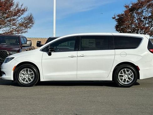 New 2026 Chrysler Voyager LX image 7