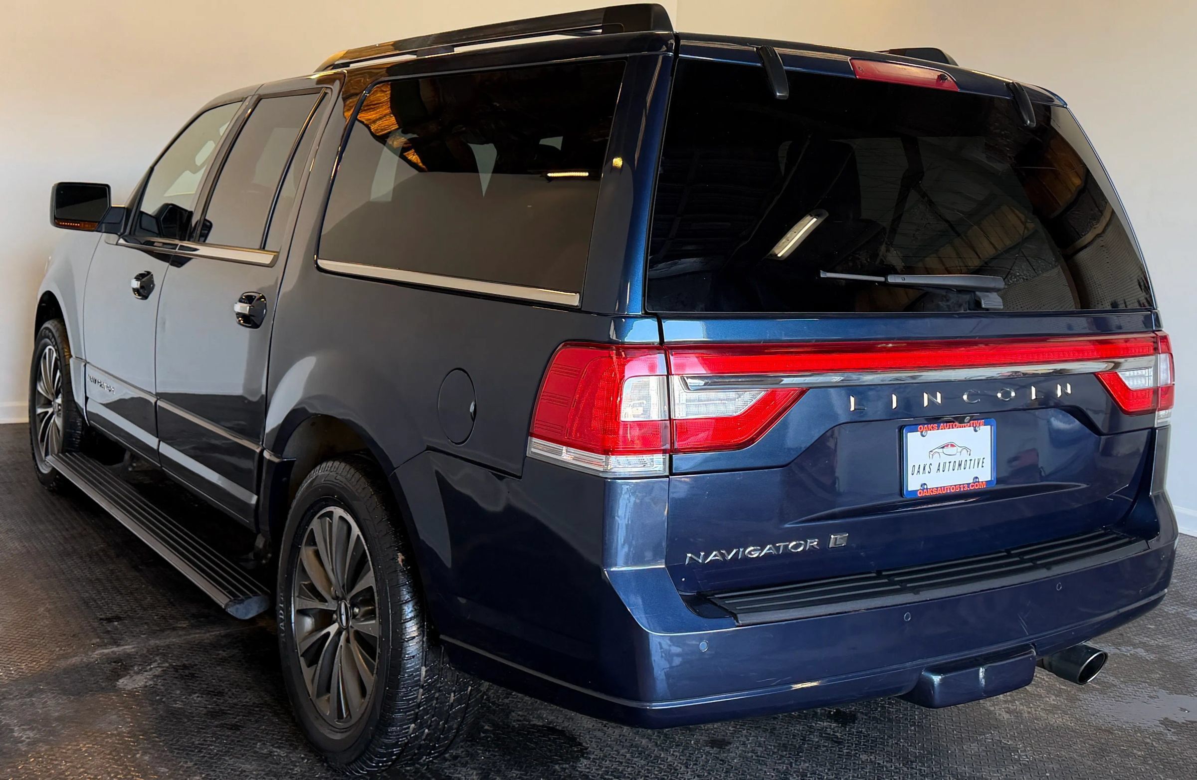 Used 2017 Lincoln Navigator L Select AWD/4WD image 7