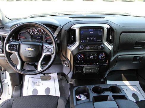 Used 2018 Land Rover Discovery Sport SE image 21