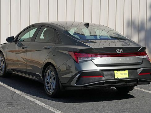 Used 2024 Hyundai Elantra Blue FWD image 46