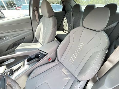Used 2025 Hyundai Elantra Sport FWD image 13