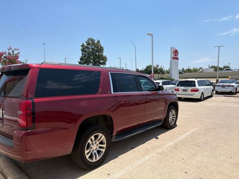Used 2020 Chevrolet Suburban LT RWD image 16