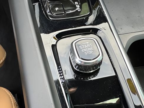 Used 2022 Volvo XC60 B5 Inscription FWD image 24
