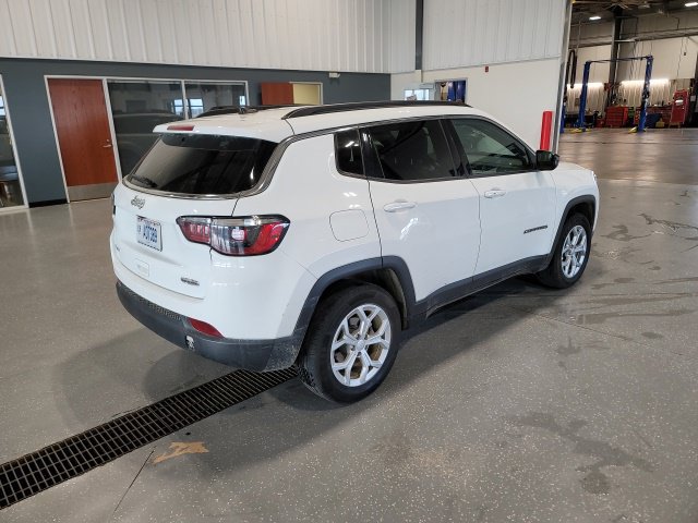 Used 2024 Jeep Compass Latitude AWD/4WD image 7