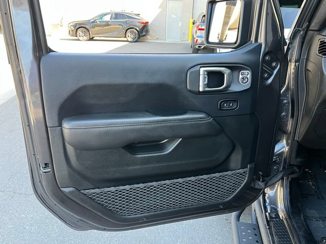 Used 2018 Jeep Wrangler Unlimited Sahara AWD/4WD image 25