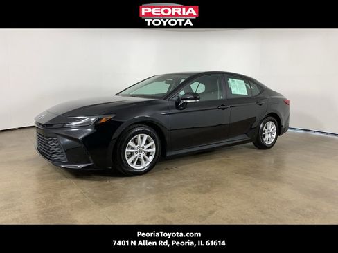 Used 2025 Toyota Camry LE image 1