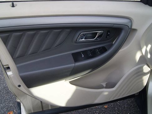 Used 2010 Ford Taurus SEL image 12