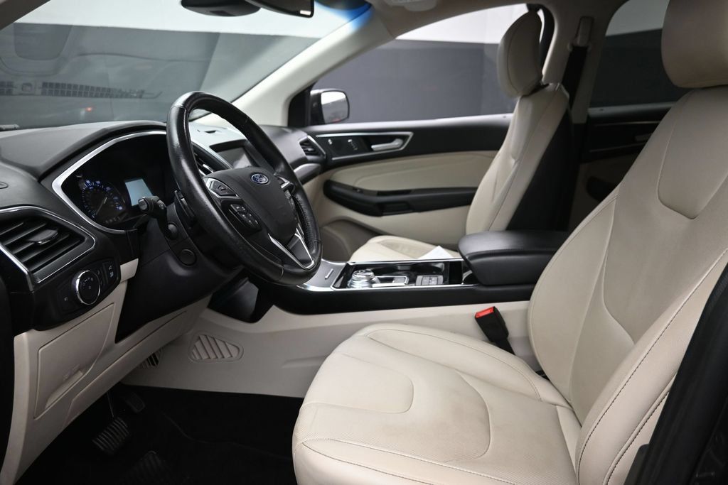 Used 2019 Ford Edge Titanium w/ Equipment Group 301A AWD/4WD image 17