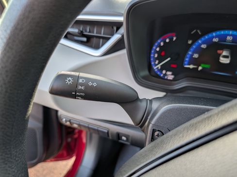 Used 2022 Toyota Corolla LE image 26