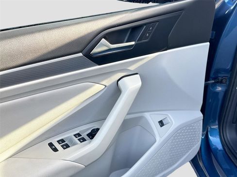 Used 2019 Volkswagen Jetta SE w/ Cold Weather Package image 16