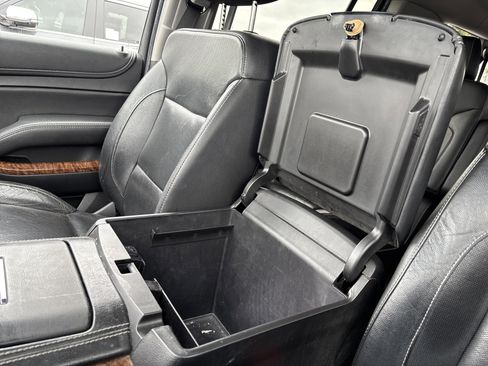 Used 2018 Chevrolet Suburban Premier RWD image 25