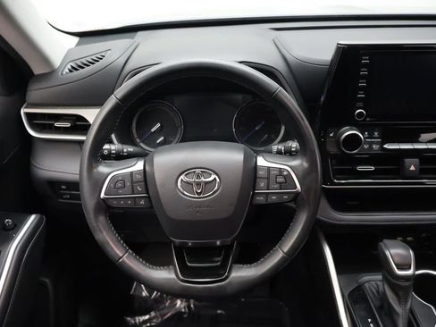Used 2021 Toyota Highlander XLE FWD image 23