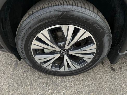 Certified 2022 Nissan Rogue SV image 9