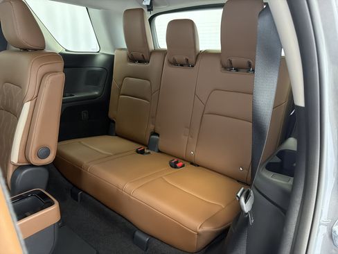 Used 2026 Nissan Pathfinder Platinum image 15