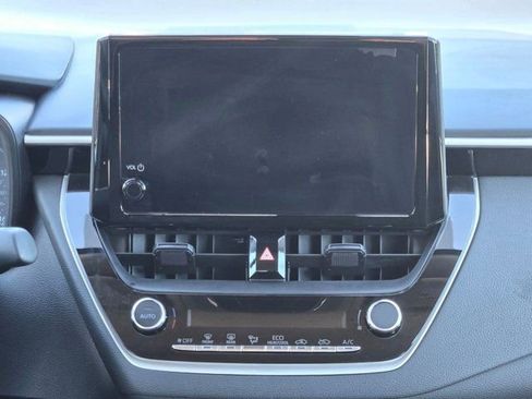 Used 2025 Toyota Corolla LE image 18
