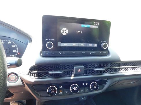 Used 2023 Honda HR-V LX image 9