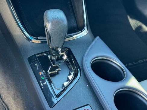 Used 2015 Toyota Avalon Limited image 29