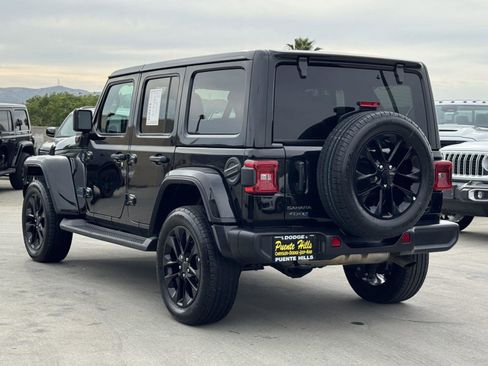 Used 2025 Jeep Wrangler Sahara image 5