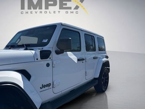 Used 2025 Jeep Wrangler Unlimited Sahara AWD/4WD image 7