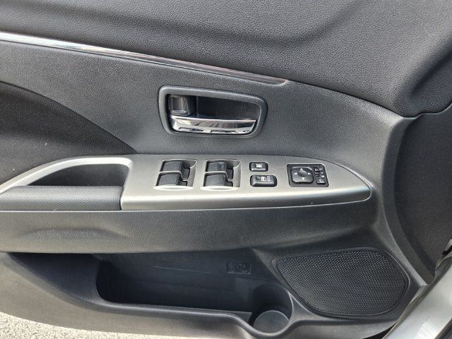Used 2021 Mitsubishi Outlander Sport SE FWD image 32