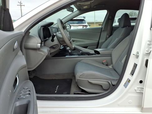 Used 2023 Hyundai Elantra SEL image 14