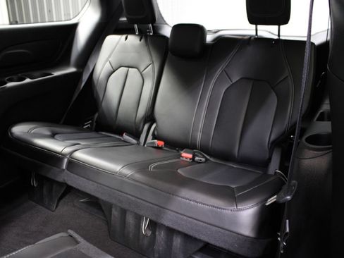 Used 2024 Chrysler Pacifica Touring-L w/ S Appearance Package AWD/4WD image 18