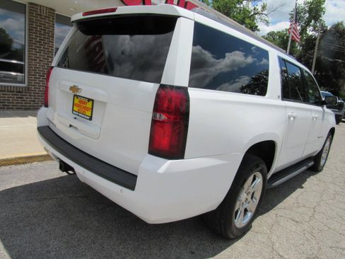 Used 2017 Chevrolet Suburban LT RWD image 12